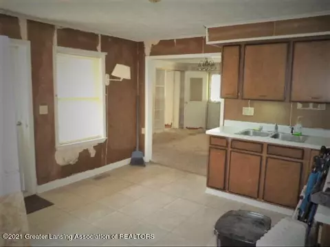 701 E Higham St, Saint Johns, MI 48879 photo 5