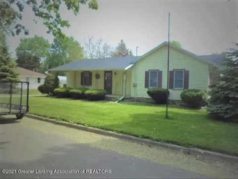 701 E Higham St, Saint Johns, MI 48879 photo 2
