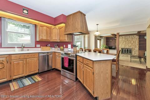 1963 Cimarron Dr, Okemos, MI 48864 photo 12