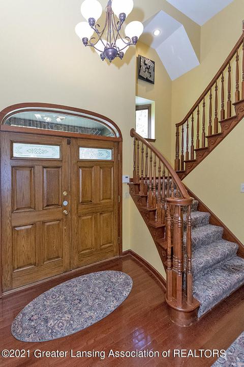 1963 Cimarron Dr, Okemos, MI 48864 photo 3