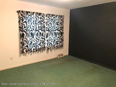 2214 Delta River Dr, Lansing, MI 48906 photo 10