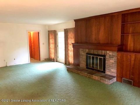 2214 Delta River Dr, Lansing, MI 48906 photo 6