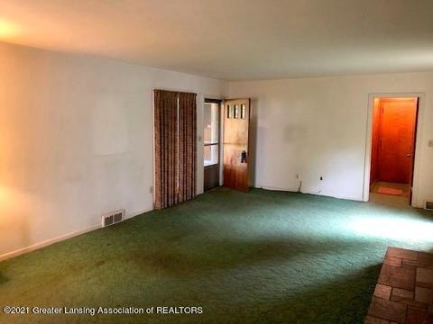 2214 Delta River Dr, Lansing, MI 48906 photo 8