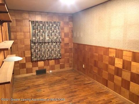 2214 Delta River Dr, Lansing, MI 48906 photo 12