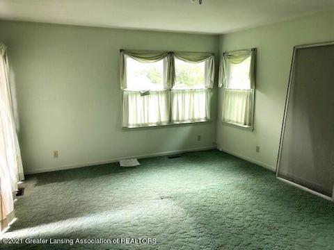 2214 Delta River Dr, Lansing, MI 48906 photo 9