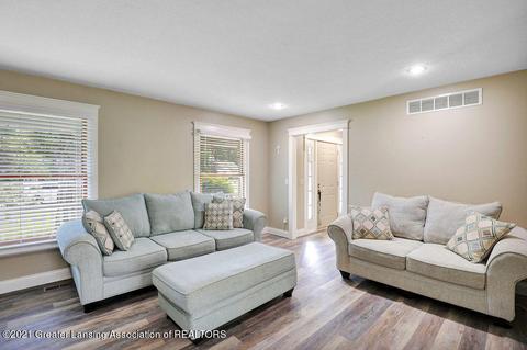 12366 Burlingame Dr, Dewitt, MI 48820 photo 5