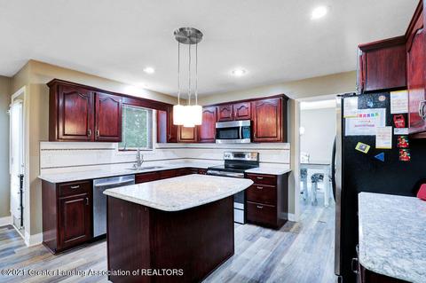 12366 Burlingame Dr, Dewitt, MI 48820 photo 9
