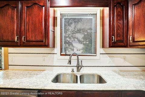 12366 Burlingame Dr, Dewitt, MI 48820 photo 13
