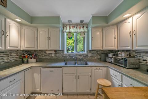 7534 Howe Rd, Bath, MI 48808 photo 12