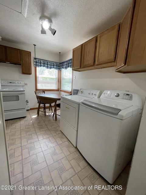 3024 Sheffer Ave, Lansing, MI 48906 photo 10