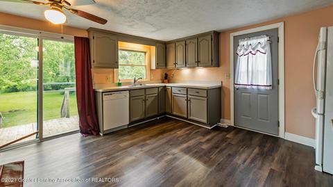 403 E Columbia St, Mason, MI 48854 photo 7