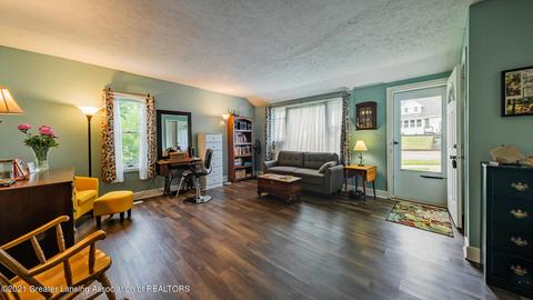 403 E Columbia St, Mason, MI 48854 photo 5