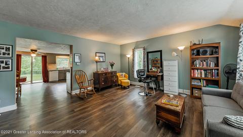 403 E Columbia St, Mason, MI 48854 photo 6