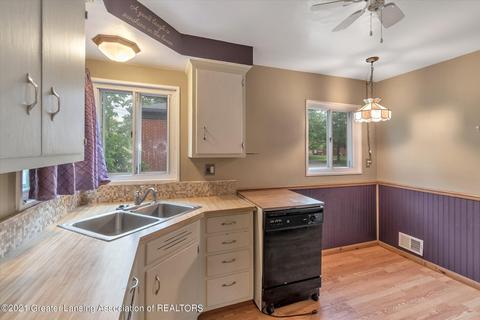 2131 Dillingham Ave, Lansing, MI 48906 photo 13