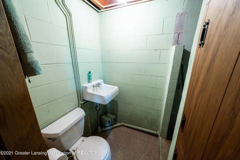 2406 Delta River Dr, Lansing, MI 48906 photo 22