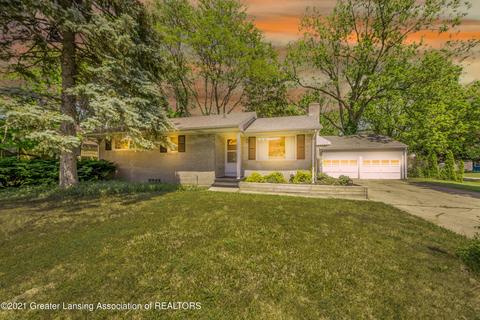 2406 Delta River Dr, Lansing, MI 48906 photo 1