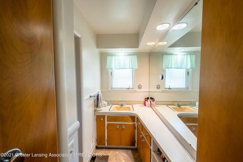 2406 Delta River Dr, Lansing, MI 48906 photo 12