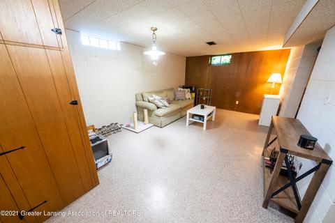 2406 Delta River Dr, Lansing, MI 48906 photo 20