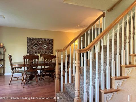 711 Pine Ridge Dr, Dewitt, MI 48820 photo 2