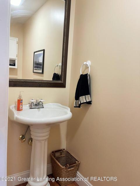711 Pine Ridge Dr, Dewitt, MI 48820 photo 10