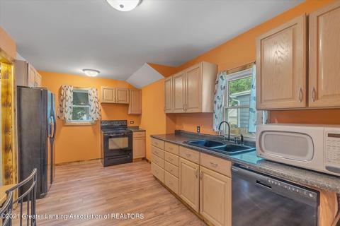 317 E Thomas St, Lansing, MI 48906 photo 8