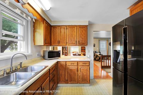 1077 Tuttle Rd, Mason, MI 48854 photo 8