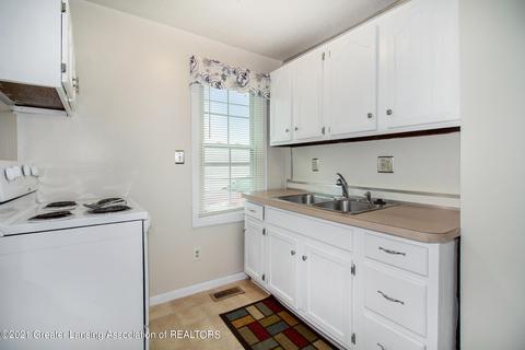 624 E Cavanaugh Rd, Lansing, MI 48910 photo 12