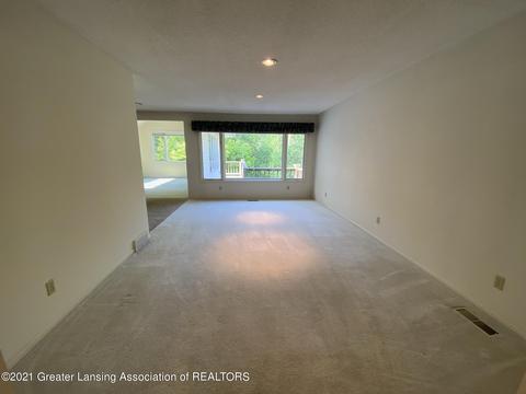 3122 E Broadmoor Dr, Lansing, MI 48906 photo 6