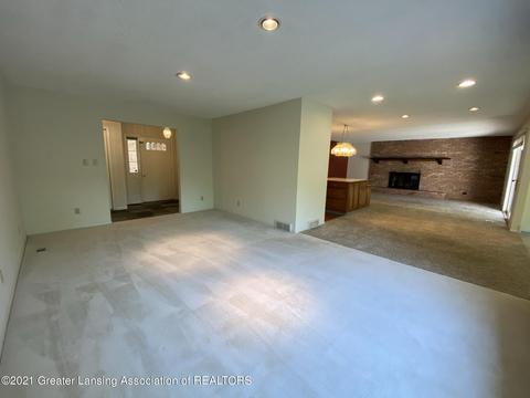 3122 E Broadmoor Dr, Lansing, MI 48906 photo 7