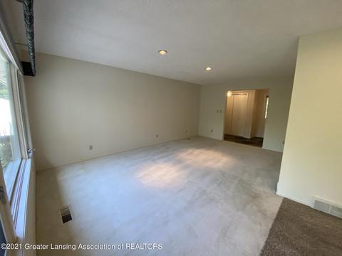 3122 E Broadmoor Dr, Lansing, MI 48906 photo 8