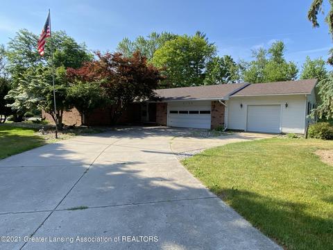 3122 E Broadmoor Dr, Lansing, MI 48906 photo 2