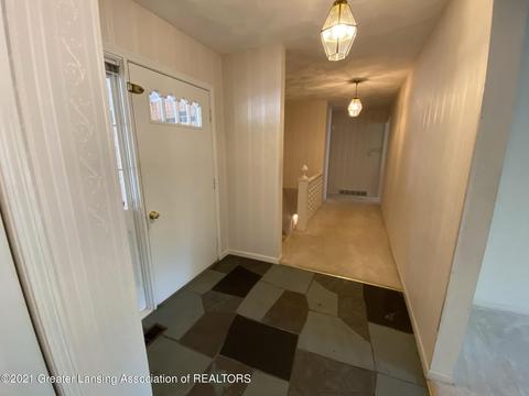 3122 E Broadmoor Dr, Lansing, MI 48906 photo 4