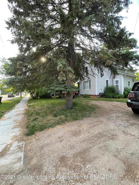 803 E State St, Saint Johns, MI 48879 photo 2