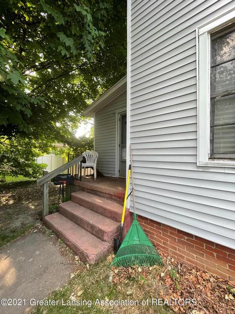803 E State St, Saint Johns, MI 48879 photo 3