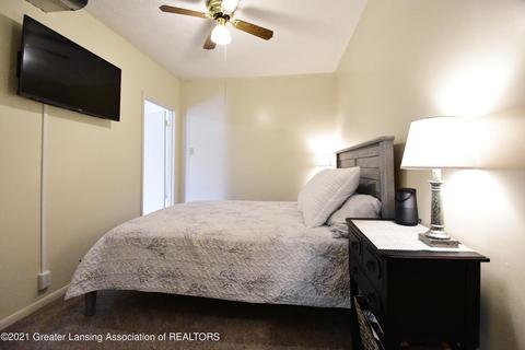 136 E Main St, Springport, MI 49284 photo 9