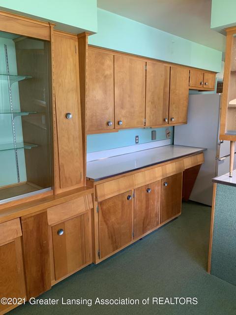 3925 Barton Rd, Lansing, MI 48917 photo 8