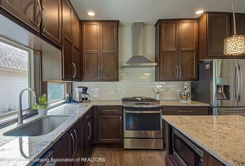7796 Ashbrook Dr, Haslett, MI 48840 photo 15