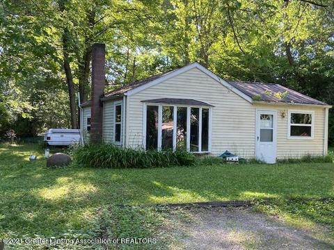 15560 Outer Dr, Bath, MI 48808 photo 1