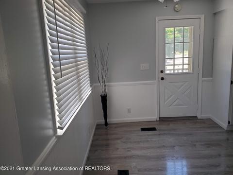 303 W Scott St, Grand Ledge, MI 48837 photo 8