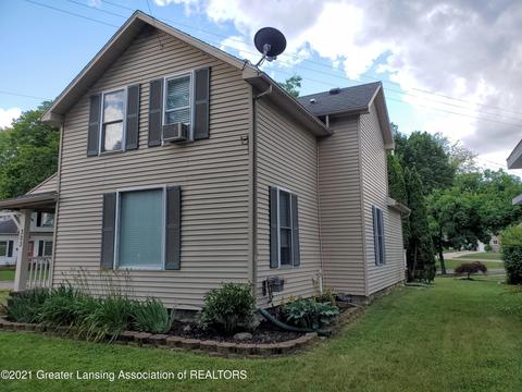303 W Scott St, Grand Ledge, MI 48837 photo 3