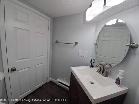 303 W Scott St, Grand Ledge, MI 48837 photo 16