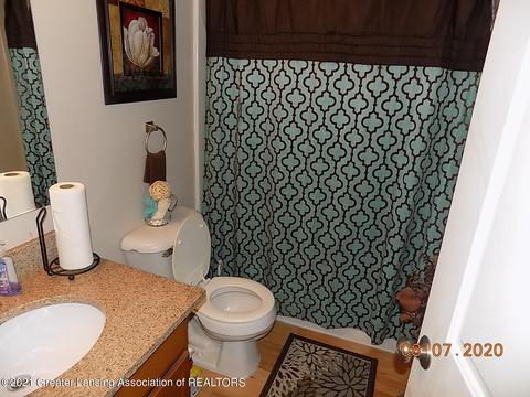 1724 Maisonette Dr, Lansing, MI 48911 photo 9