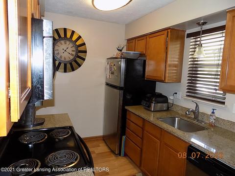 1724 Maisonette Dr, Lansing, MI 48911 photo 4