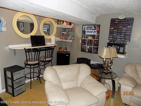 1724 Maisonette Dr, Lansing, MI 48911 photo 11