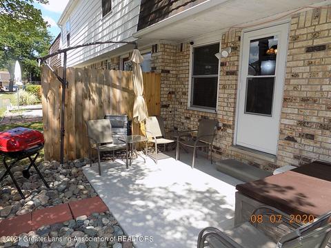 1724 Maisonette Dr, Lansing, MI 48911 photo 2