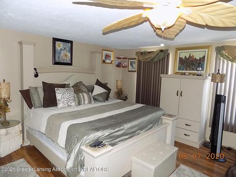 1724 Maisonette Dr, Lansing, MI 48911 photo 7