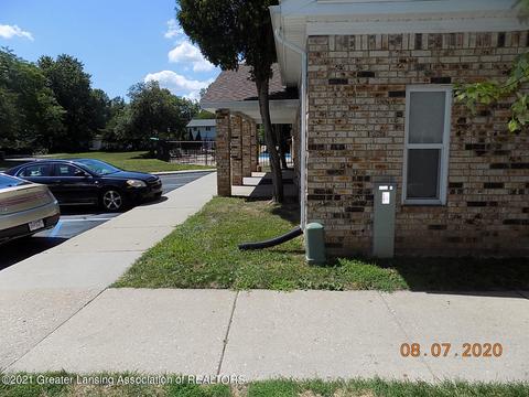 1724 Maisonette Dr, Lansing, MI 48911 photo 3