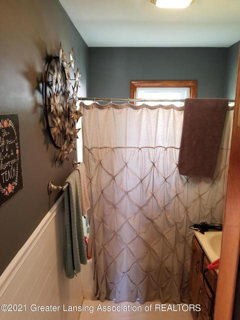 528 N Main St, Fowler, MI 48835 photo 6