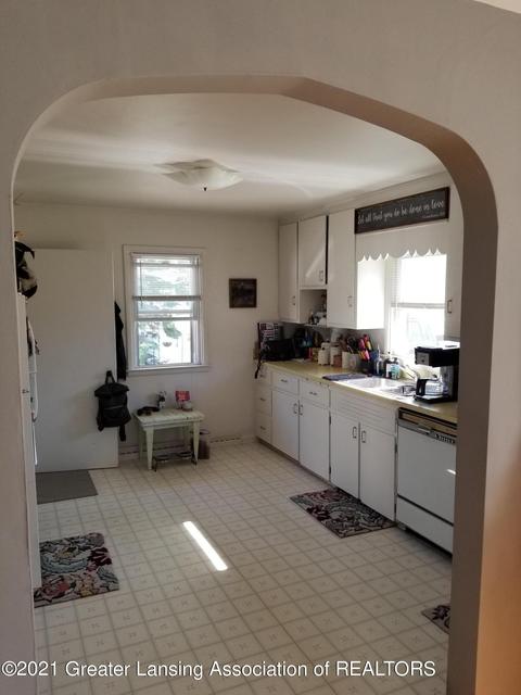 528 N Main St, Fowler, MI 48835 photo 2