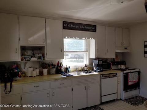 528 N Main St, Fowler, MI 48835 photo 3
